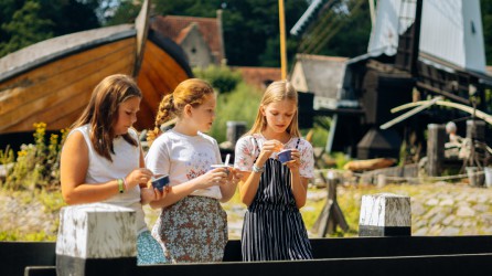 Openluchtmuseum header meisjes